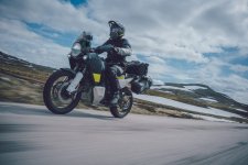 HUSQVARNA MOTORCYCLES LIFTS THE COVERS OFF THE HIGHLY ANTICIPATED NORDEN 901.jpg