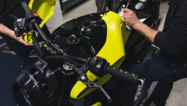 11_Husqvarna_Vitpilen_EICMA_Showbike_Assembly_Landscape-1800x1025.webp