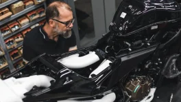 10_Husqvarna_Vitpilen_EICMA_Showbike_Building_Landscape-1800x1025.webp 10_Husqvarna_Vitpilen_EICMA_Showbike_Building_Landscape-1800x1025.webp